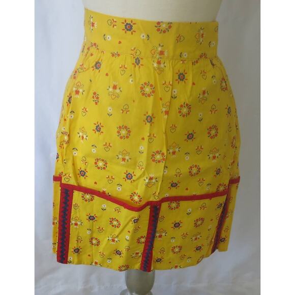 VINTAGE 1950/1960 Half Apron Handmade Hearts Flowers Ric Rac Pockets Yellow/Red - Picture 1 of 9